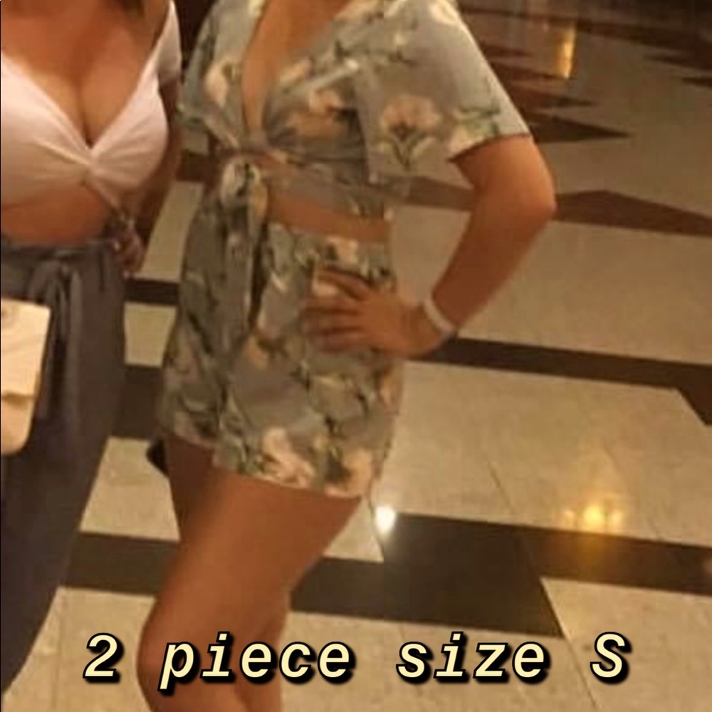 Tie front crop top and shorts floral Sz S